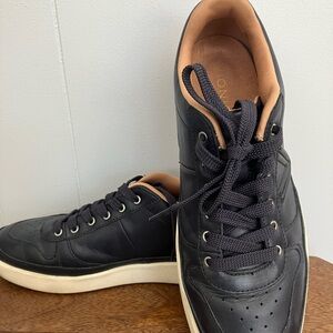 Vionic Navy and Tan Women’s Sneakers